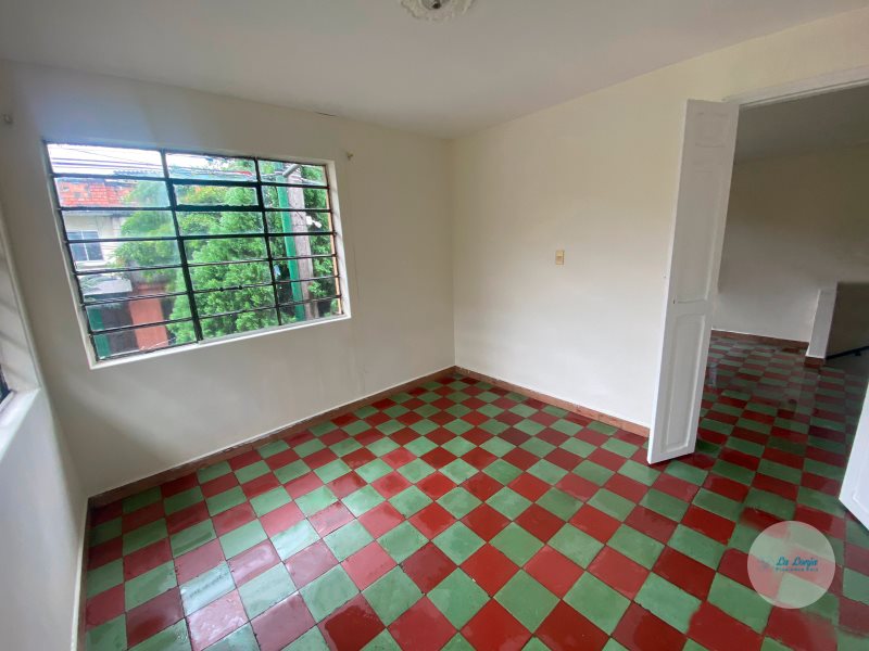 Casa disponible para Venta en Medellín con un valor de $300,000,000 código 9554