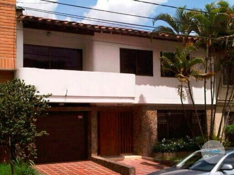 Casa-local disponible para Arriendo en Medellín Laureles Foto numero 1